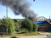 Дома горят, сайдинг плавится